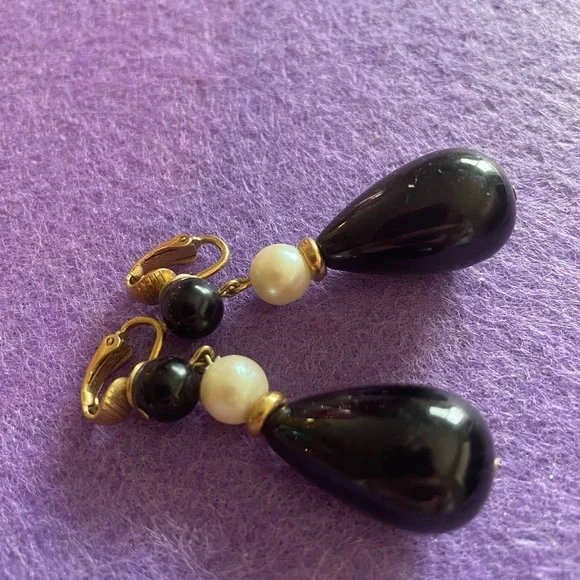 Vintage Black and White Clip On Drop Earrings - Picture 3 of 3